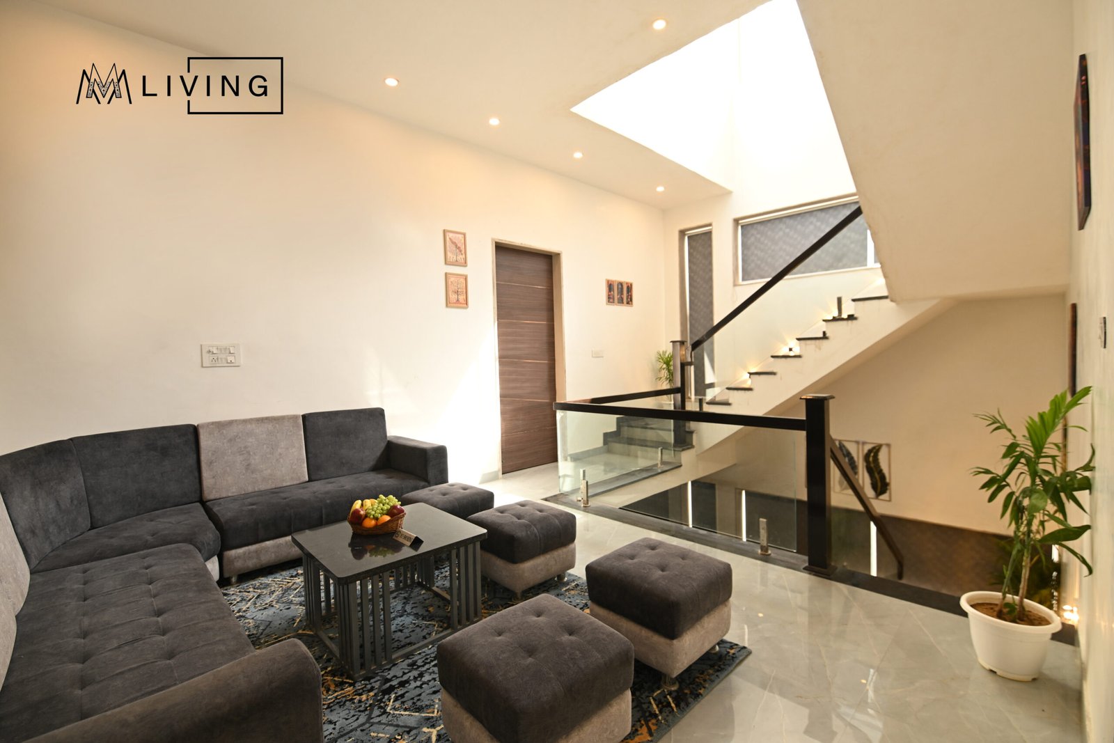 1st F Lounge